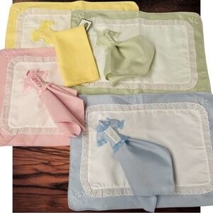 Pastel placemats/table linen